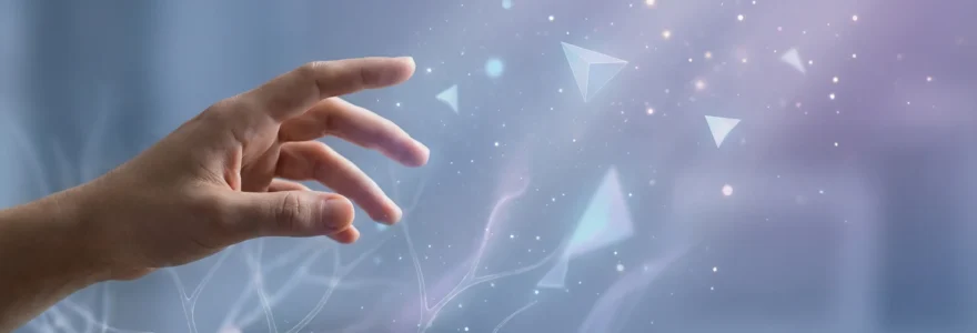 Expert en intelligence artificielle interagissant avec une interface numérique pour créer des prompts de qualité professionnelle